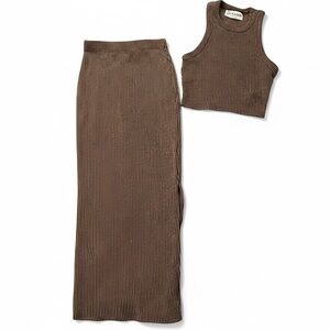 NWT No Boundaries 2-Piece Ribbed Midi Set ✨
Color: Warm Chocolate Brown